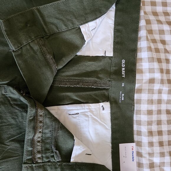 Old Navy Olive Green Slim Built-In Flex Rotation Chino Shorts -- 8-inch inseam - Picture 6 of 7